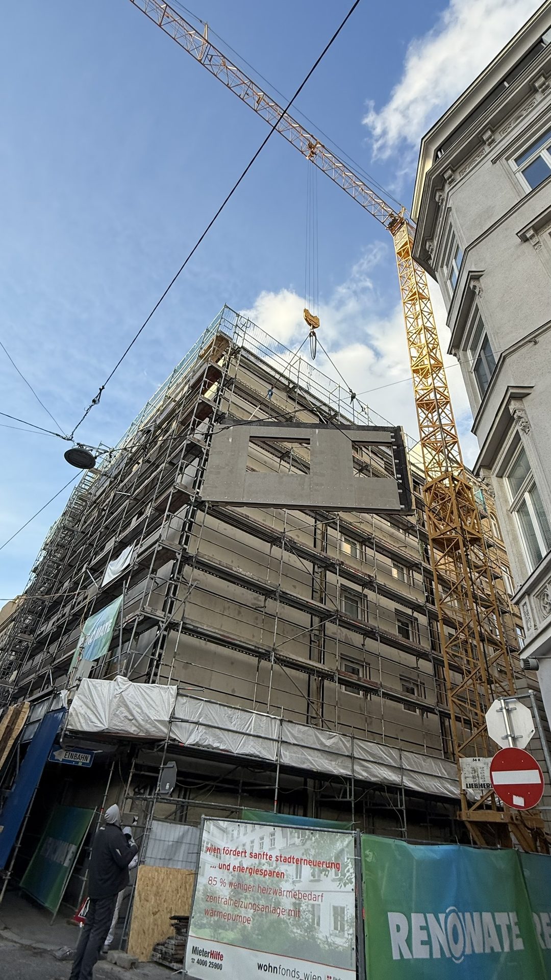 Wohnhaus Arenberggasse Wien während der seriellen Sanierung mit CEPA® Energiefassade