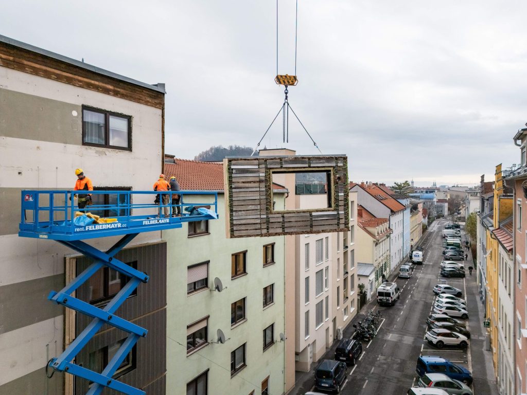 Vorgefertigte CEPA®-Fassadenmodule am Wohnbau Arenberggasse in Wien